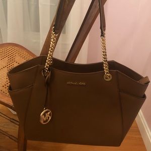 Michael Kors Marilyn Medium Saffiano Tote Bag. Color luggage.